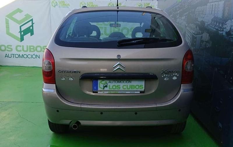 Usado Citroën Xsara Exclusive 94 CV (69 kW) 2005 Marrón Monovolumen