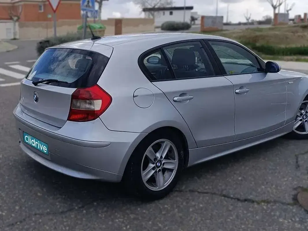 Usado BMW 120 177 CV (130 kW) 2005 Gris Utilitario