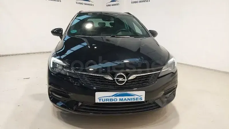 Usado Opel Astra Ultimate 145 CV (106 kW) 2021 Negro Familiar