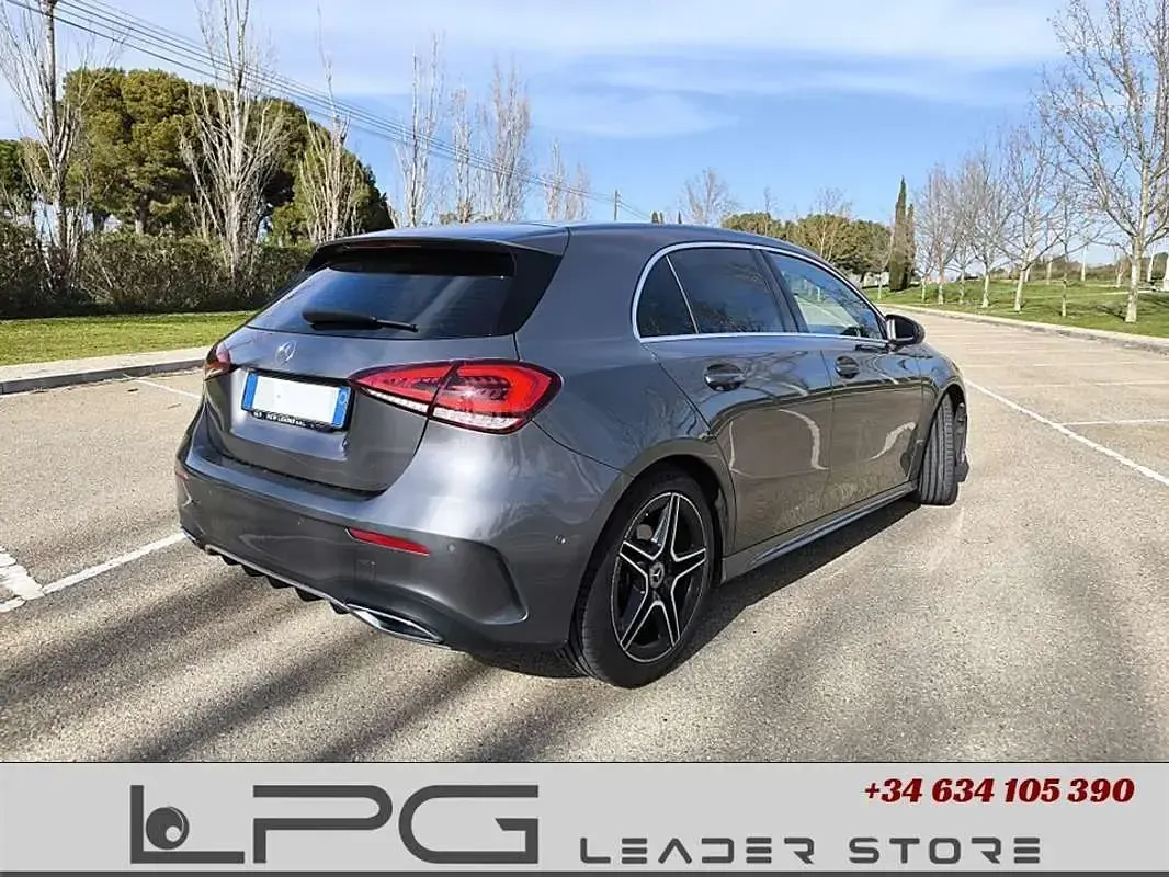 Usado Mercedes A180 136 CV (100 kW) 2021 Gris Berlina