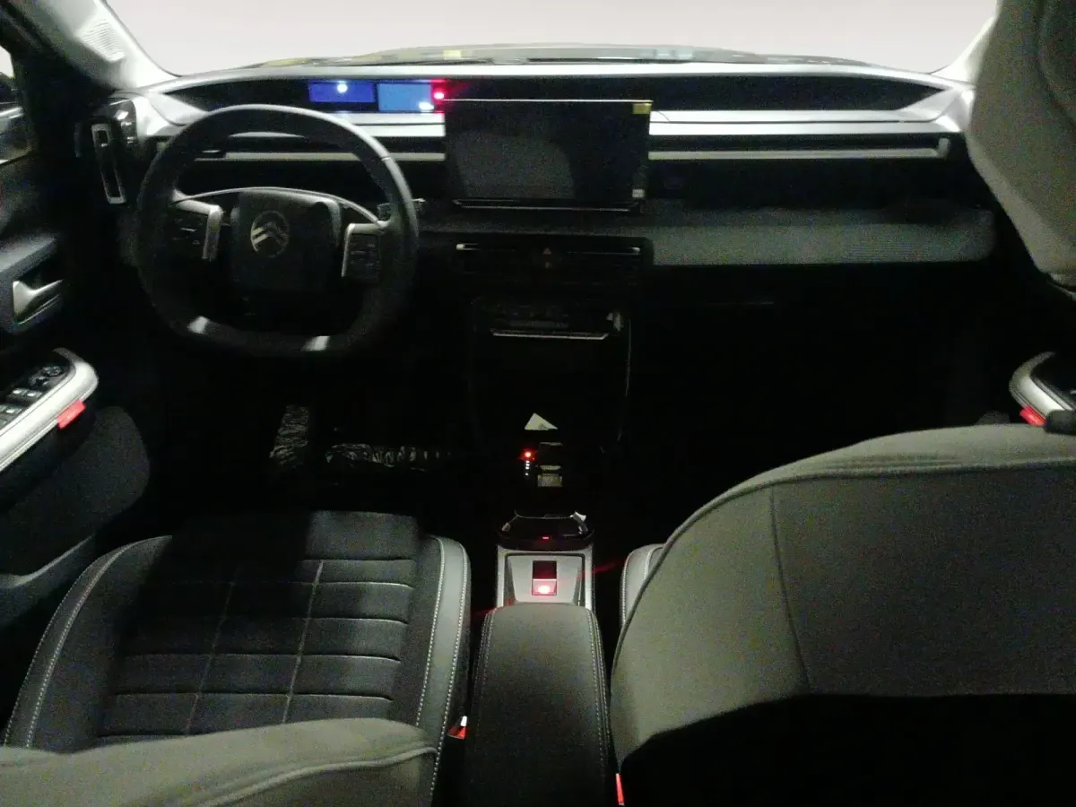 Nuevo Citroën DS6 100 CV (73 kW) 2026 Negro