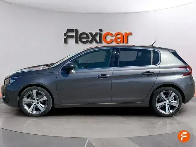Usado Peugeot 308 Allure 130 CV (95 kW) 2020 Gris