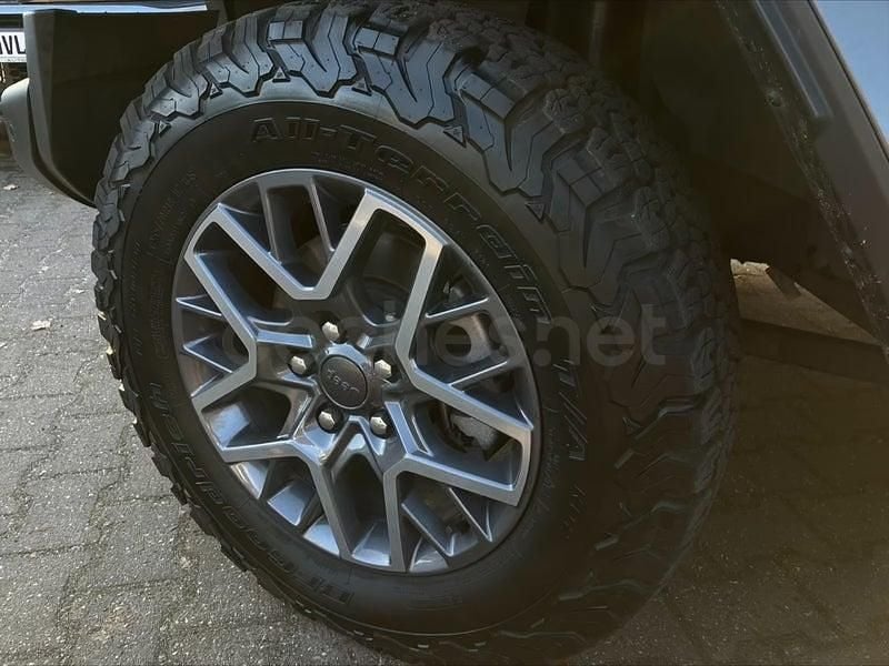 Usado Jeep Wrangler Sahara 381 CV (280 kW) 2022 Gris / plata SUV