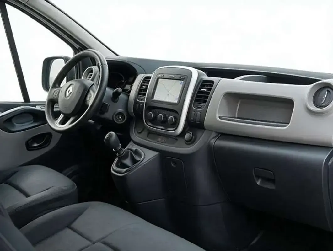 Usado Renault Trafic 120 CV (88 kW) 2016 Blanco Monovolumen