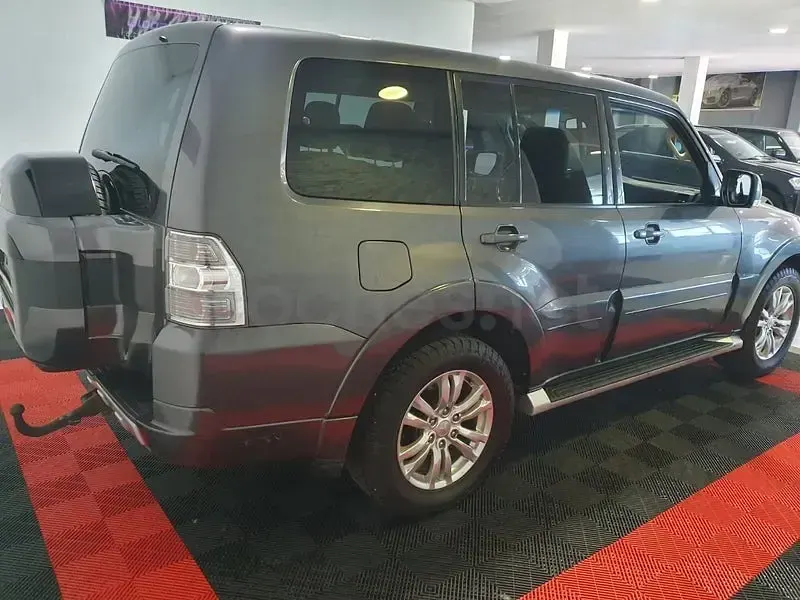 Usado Mitsubishi Montero Spirit 190 CV (139 kW) 2015 Gris / plata SUV
