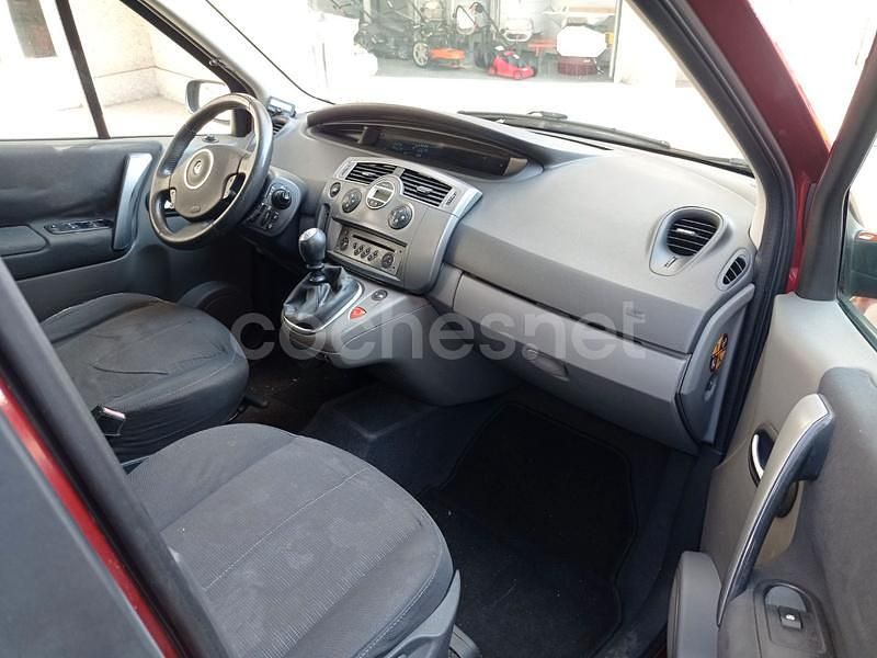 Usado Renault Grand Scénic II Dynamique 130 CV (95 kW) 2008 Granate Monovolumen