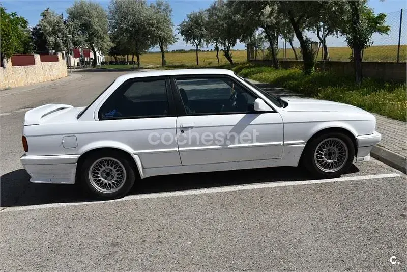 Usado BMW 318 136 CV (100 kW) 1990 Blanco Berlina