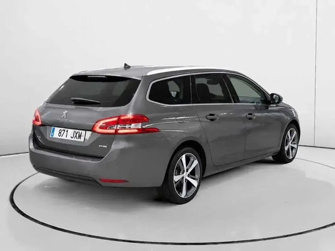 Usado Peugeot 308 Allure 131 CV (96 kW) 2017 Gris Utilitario