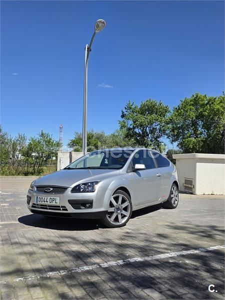 Usado Ford Focus Sport 145 CV (106 kW) 2005 Gris / plata Berlina