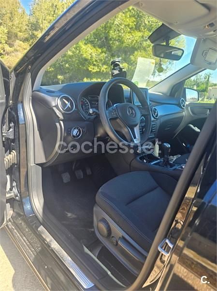 Usado Mercedes B180 122 CV (89 kW) 2012 Negro Monovolumen