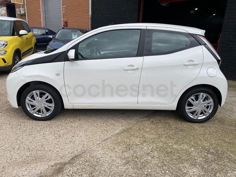 Usado Toyota Aygo X-play 72 CV (52 kW) 2018 Blanco Utilitario