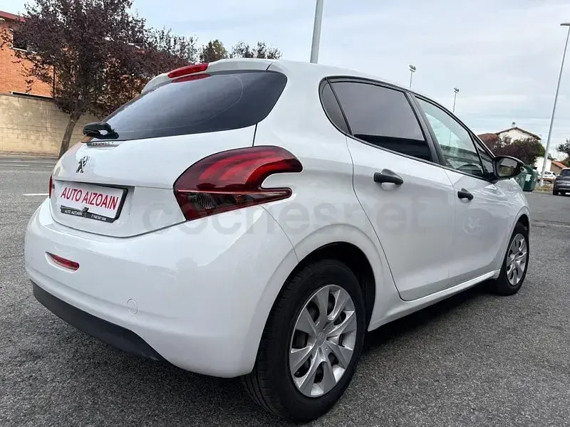 Usado Peugeot 208 Access 75 CV (55 kW) 2016 Blanco Utilitario