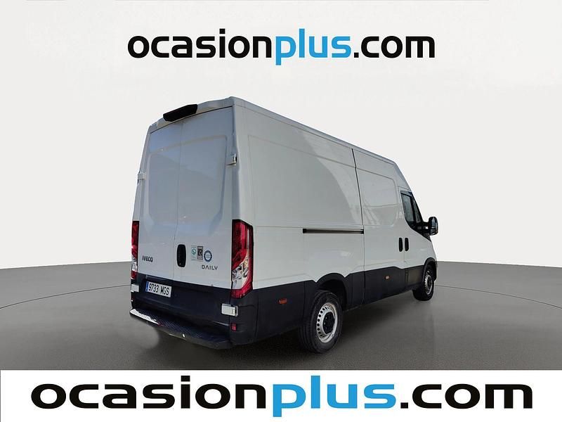 Begagnad Iveco Daily 156 HK (114 kW) 2023 Vit Kombi