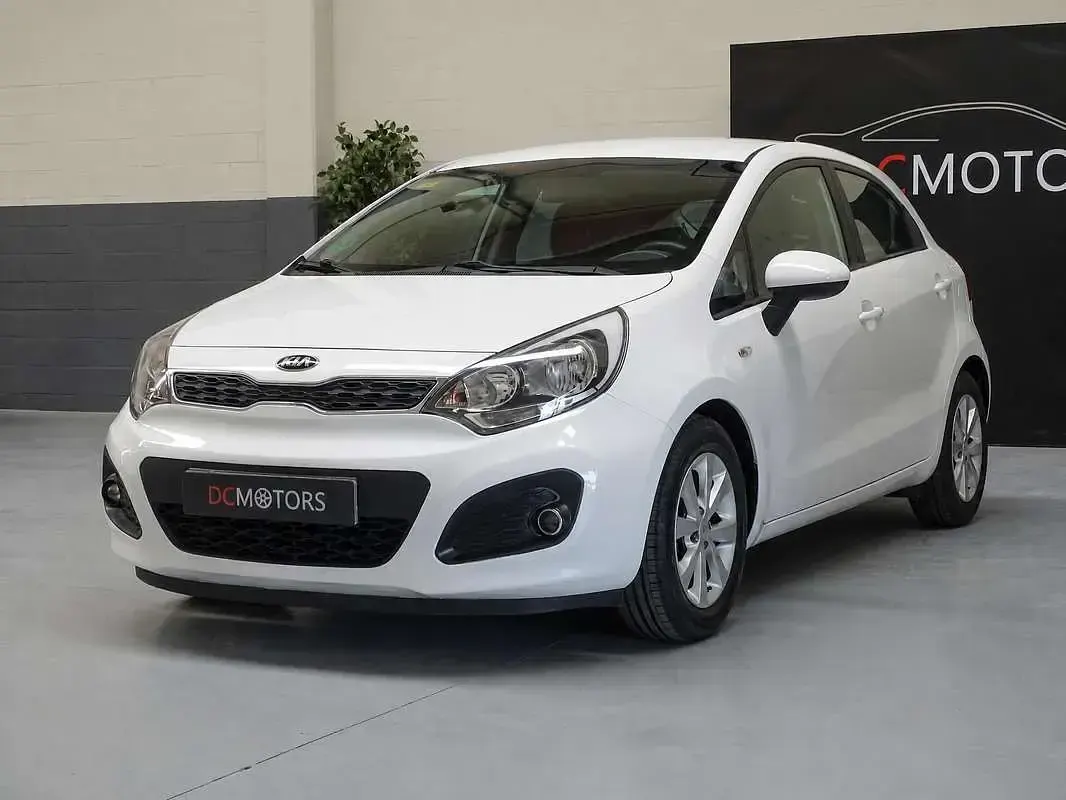 Usado Kia Rio 86 CV (63 kW) 2014 Blanco Utilitario