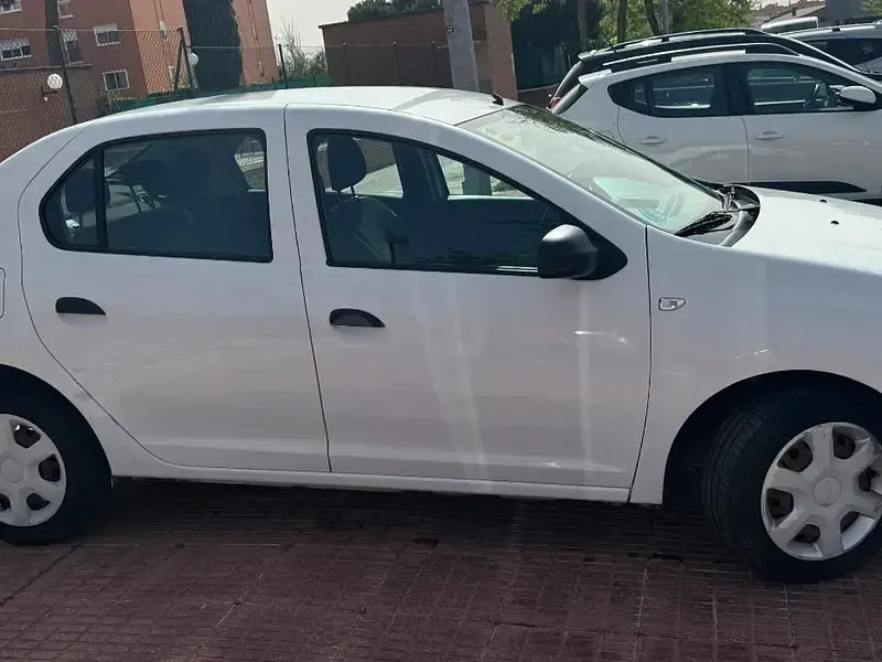 Usado Dacia Logan Ambiance 75 CV (55 kW) 2014 Blanco Berlina