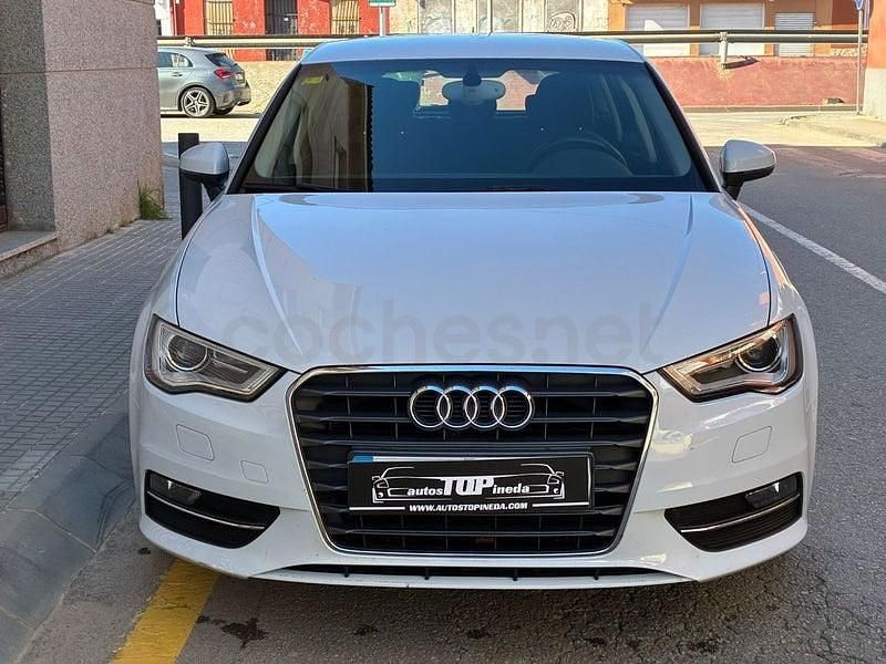 Usado Audi A3 Attraction 110 CV (80 kW) 2014 Blanco Berlina