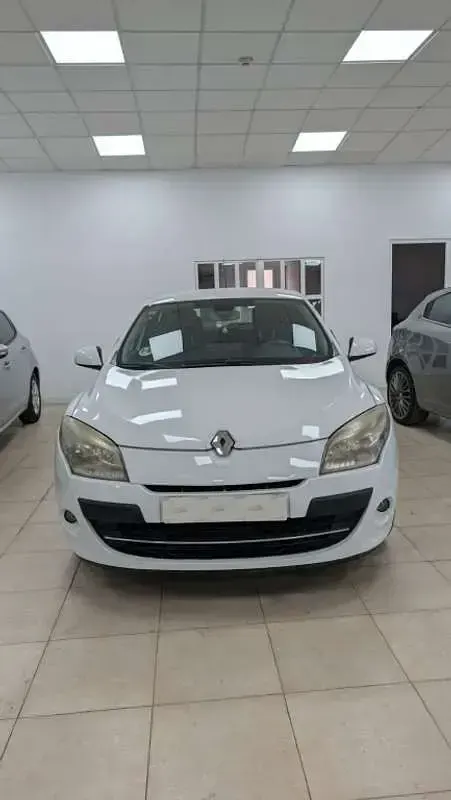 Usado Renault Mégane III Dynamique 106 CV (77 kW) 2009 Blanco Utilitario