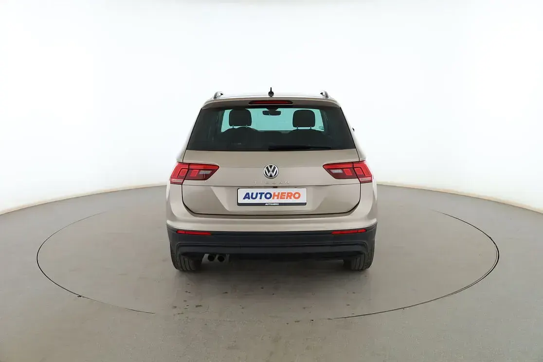 Usado VW Tiguan Advance 150 CV (110 kW) 2019 Dorado SUV