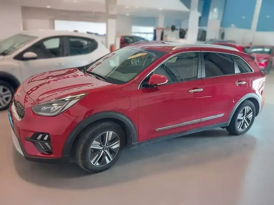 Usado Kia Niro 105 CV (77 kW) 2021 Rojo SUV