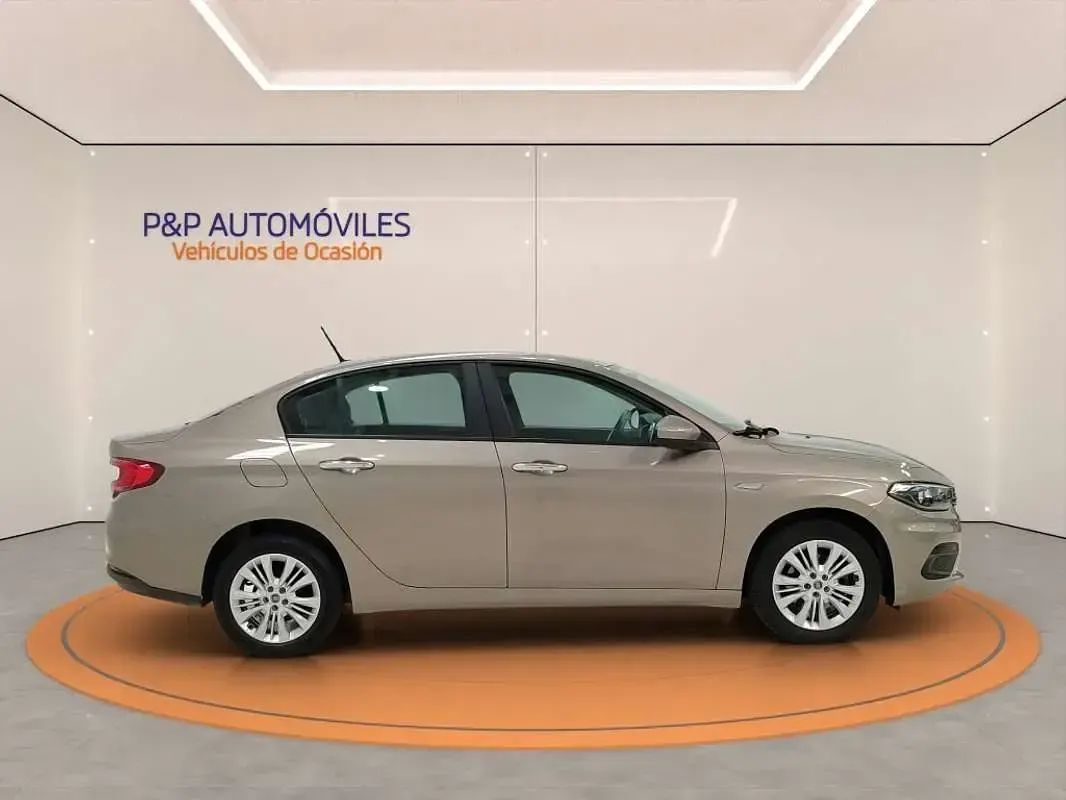 Usado Fiat Tipo Street 95 CV (69 kW) 2019 Marrón Berlina