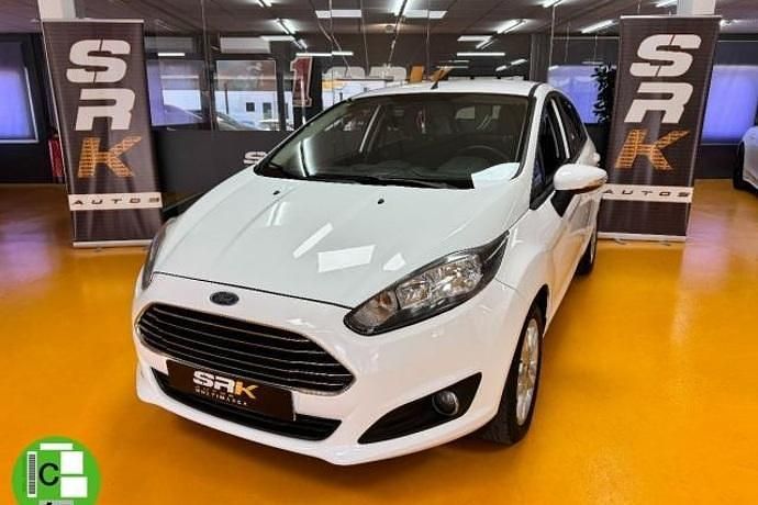 Usado Ford Fiesta Trend 101 CV (74 kW) 2014 Blanco Utilitario
