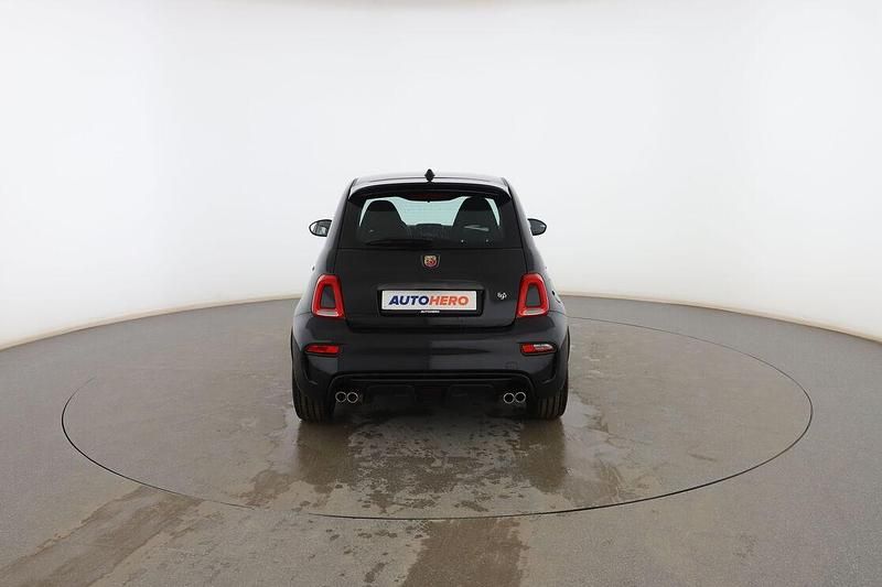 Usado Abarth 695 179 CV (131 kW) 2022 Negro Utilitario