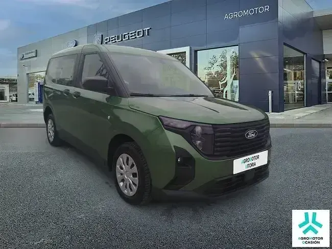Usado Ford Tourneo Courier Trend 125 CV (91 kW) 2025 Verde Monovolumen