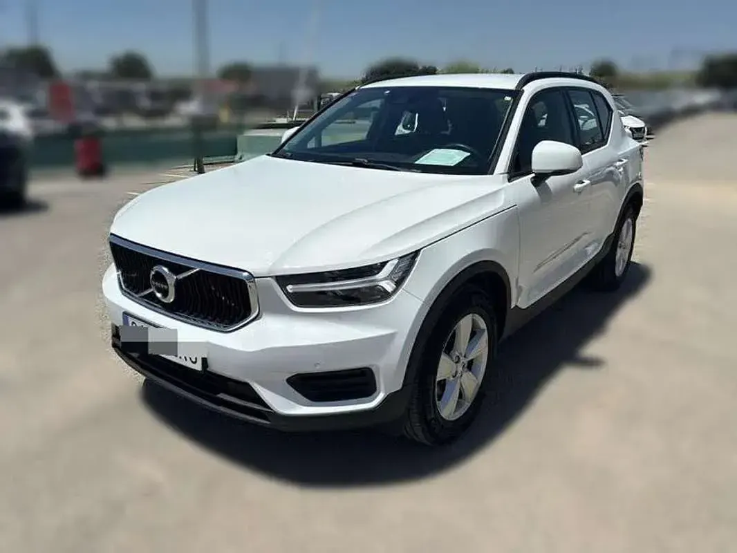 Usado Volvo XC40 Momentum 129 CV (94 kW) 2021 Blanco SUV