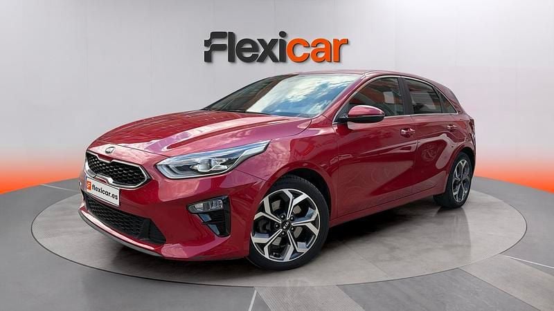 Usado Kia Ceed 136 CV (100 kW) 2021 Rojo Utilitario
