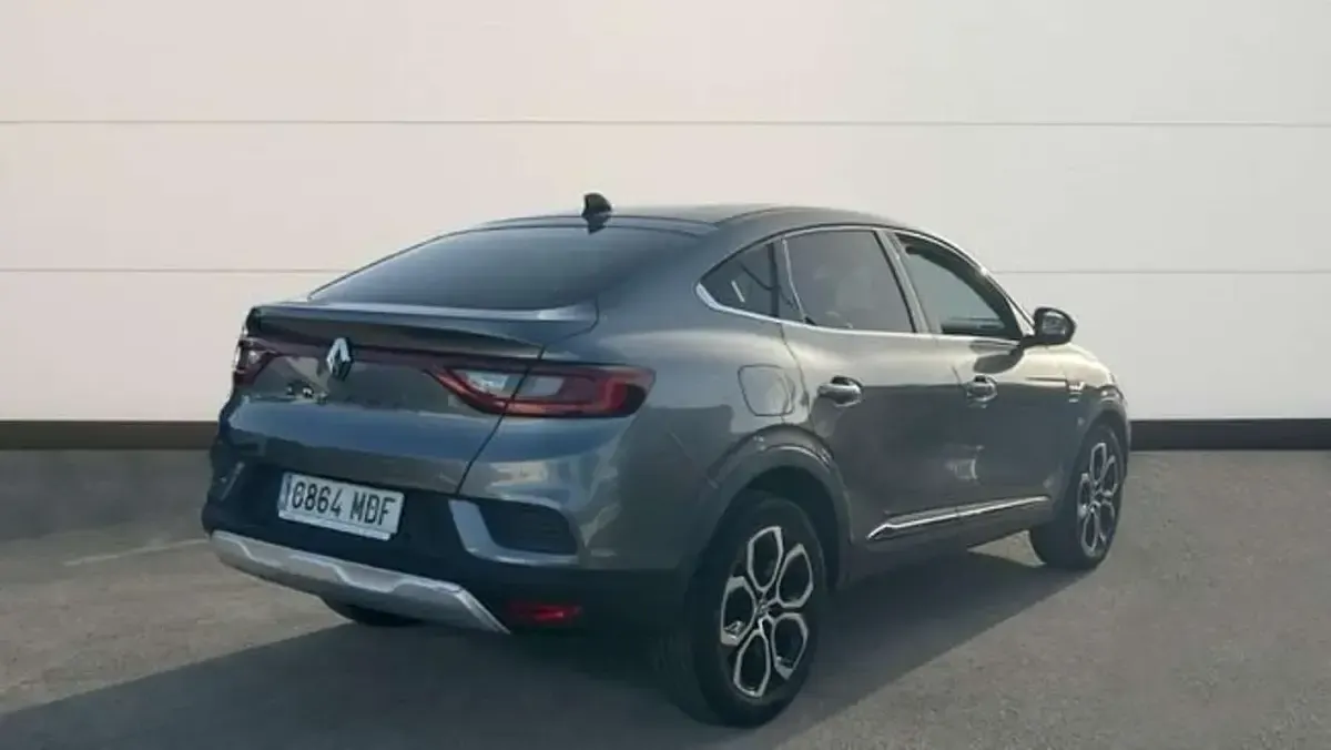 Usado Renault Arkana Techno 140 CV (102 kW) 2022 Gris SUV