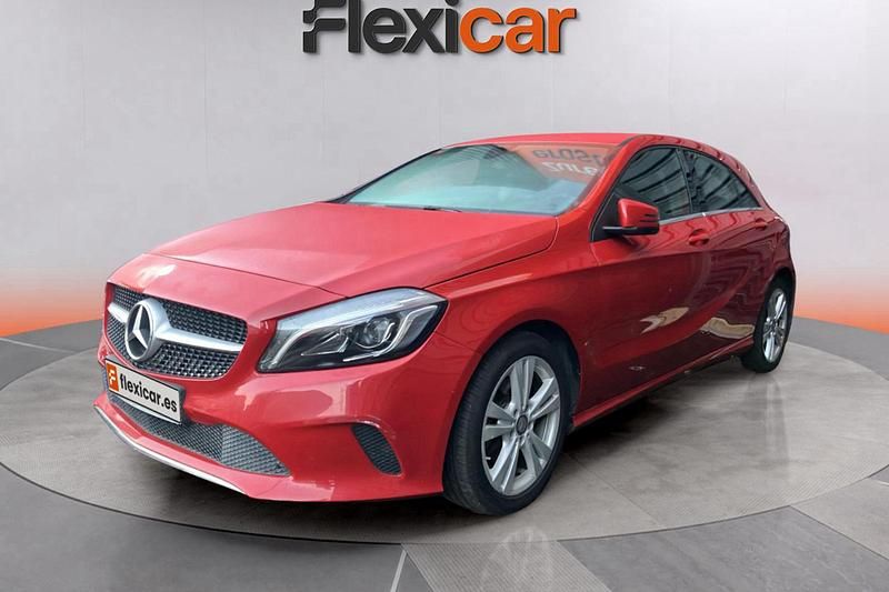 Usado Mercedes A200 Style 136 CV (100 kW) 2016 Rojo Utilitario