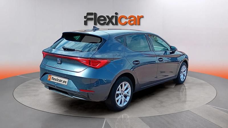 Usado Seat Leon Style 131 CV (96 kW) 2023 Gris Familiar