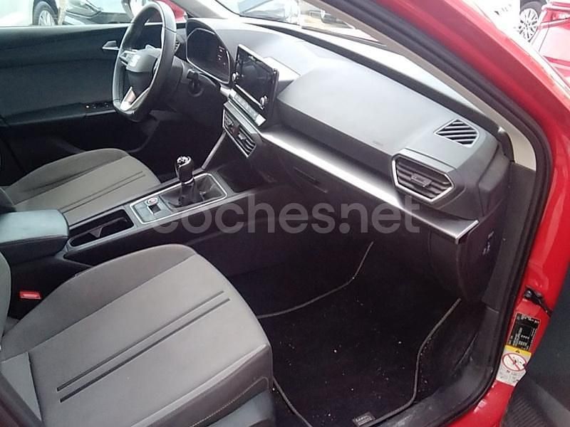 Usado Seat Leon Style 115 CV (84 kW) 2022 Rojo Familiar