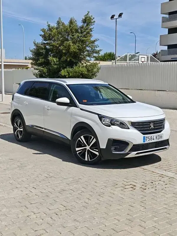 Usado Peugeot 5008 Allure 165 CV (121 kW) 2017 Blanco SUV