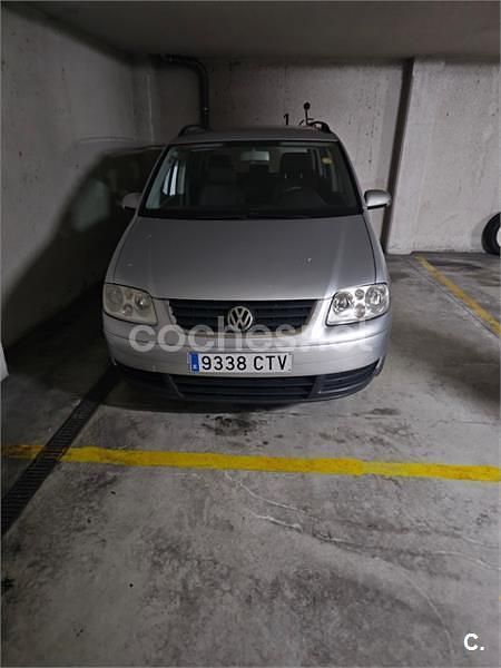 Usado VW Touran Advance 100 CV (73 kW) 2004 Gris / plata Monovolumen