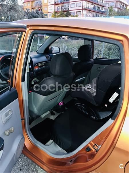 Usado Kia Picanto LX 61 CV (44 kW) 2006 Naranja Utilitario