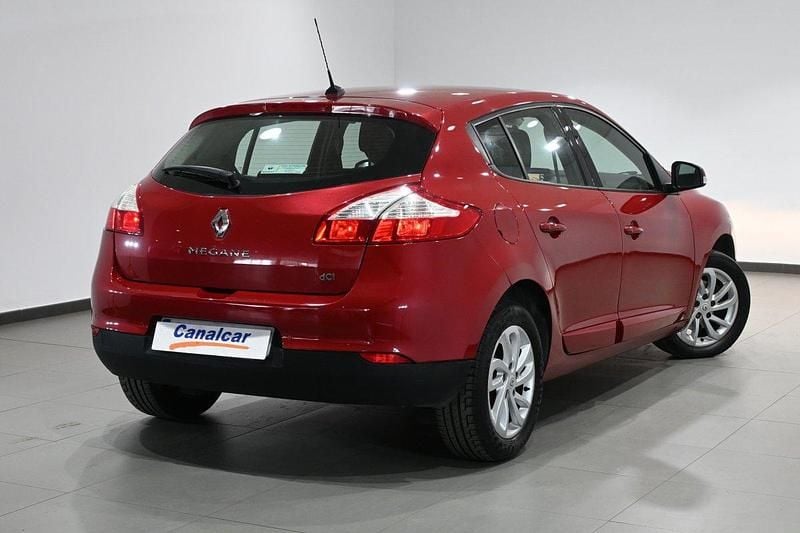 Usado Renault Mégane III Dynamique 110 CV (80 kW) 2013 Granate
