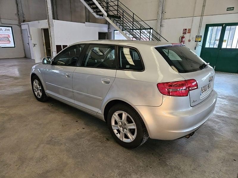 Usado Audi A3 Attraction 125 CV (91 kW) 2009 Gris / plata Utilitario