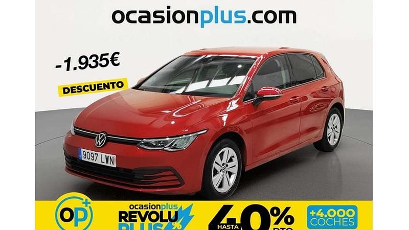 Usado VW Golf VIII Life 110 CV (80 kW) 2022 Rojo Utilitario