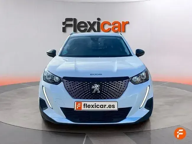 Usado Peugeot 2008 Allure 110 CV (80 kW) 2022 Blanco SUV