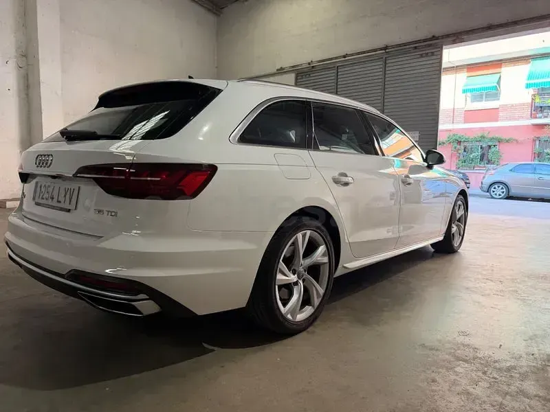 Usado Audi A4 Advanced Plus 163 CV (119 kW) 2022 Blanco Familiar