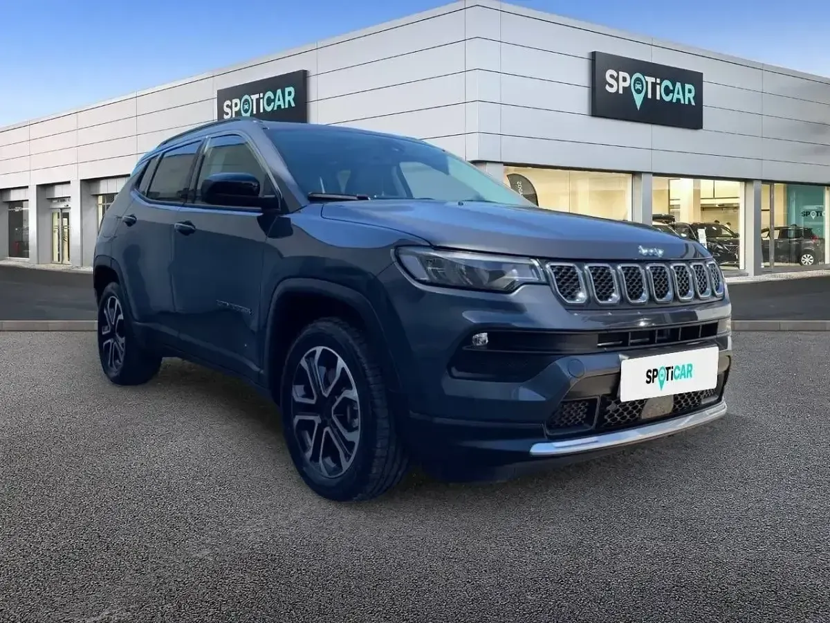 Usado Jeep Compass Limited 130 CV (95 kW) 2022 Gris SUV