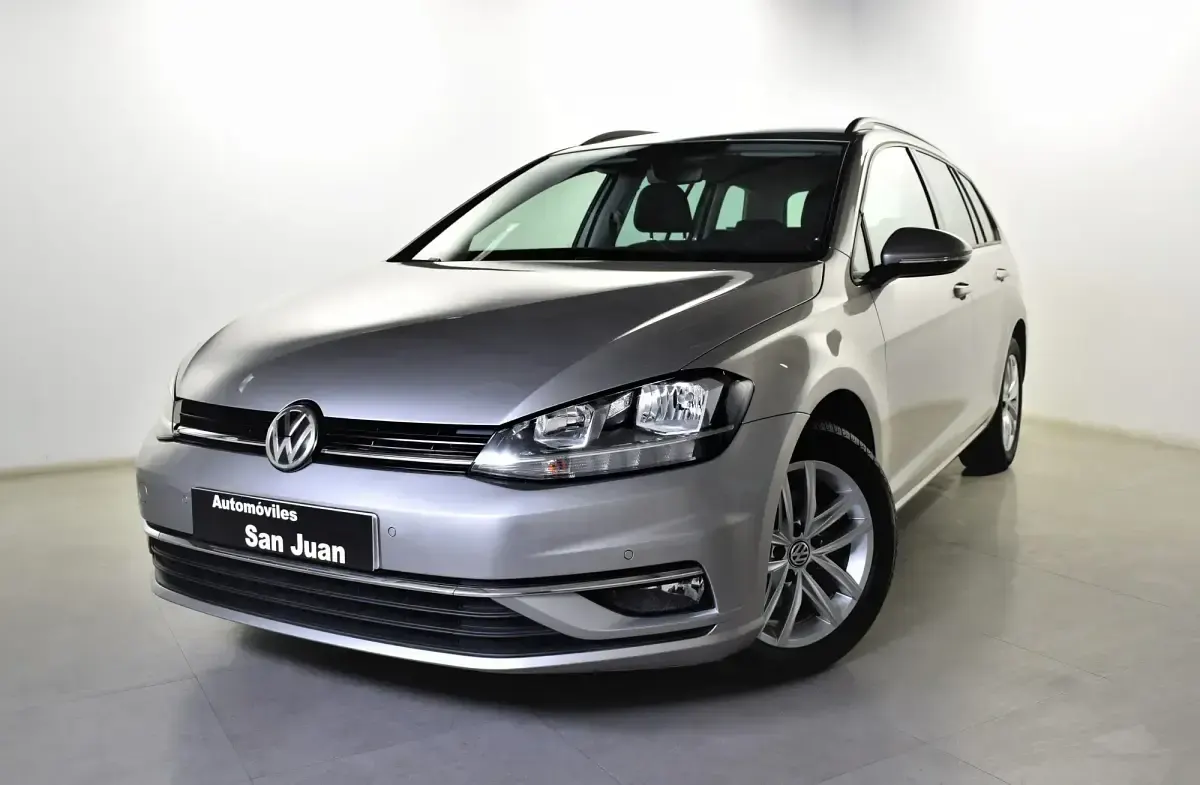 Usado VW Golf VII Advance 110 CV (80 kW) 2018 Gris Familiar