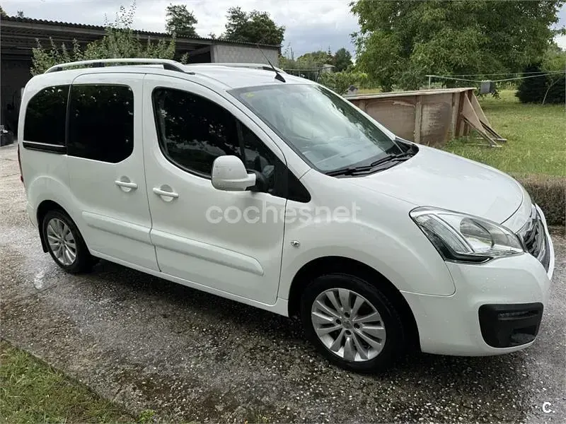 Usado Peugeot Partner Tepee Access 100 CV (73 kW) 2016 Blanco Monovolumen