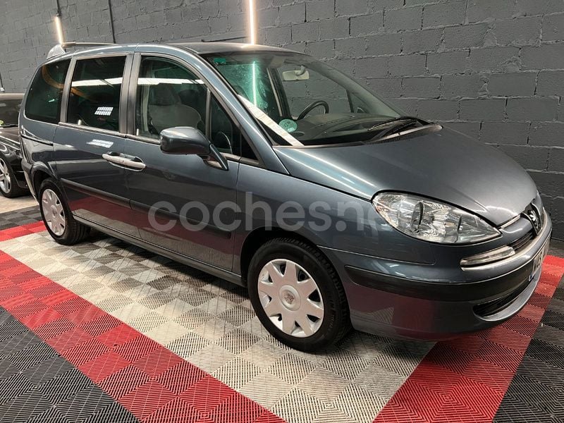 Gris / plata Usado 2006 Peugeot 807 Monovolumen | 4490 € - Imagen 1/4