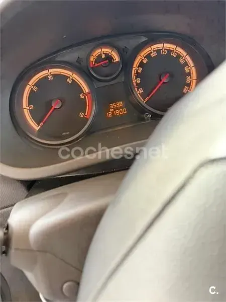 Usado Opel Corsa Expression 75 CV (55 kW) 2014 Gris / plata Utilitario