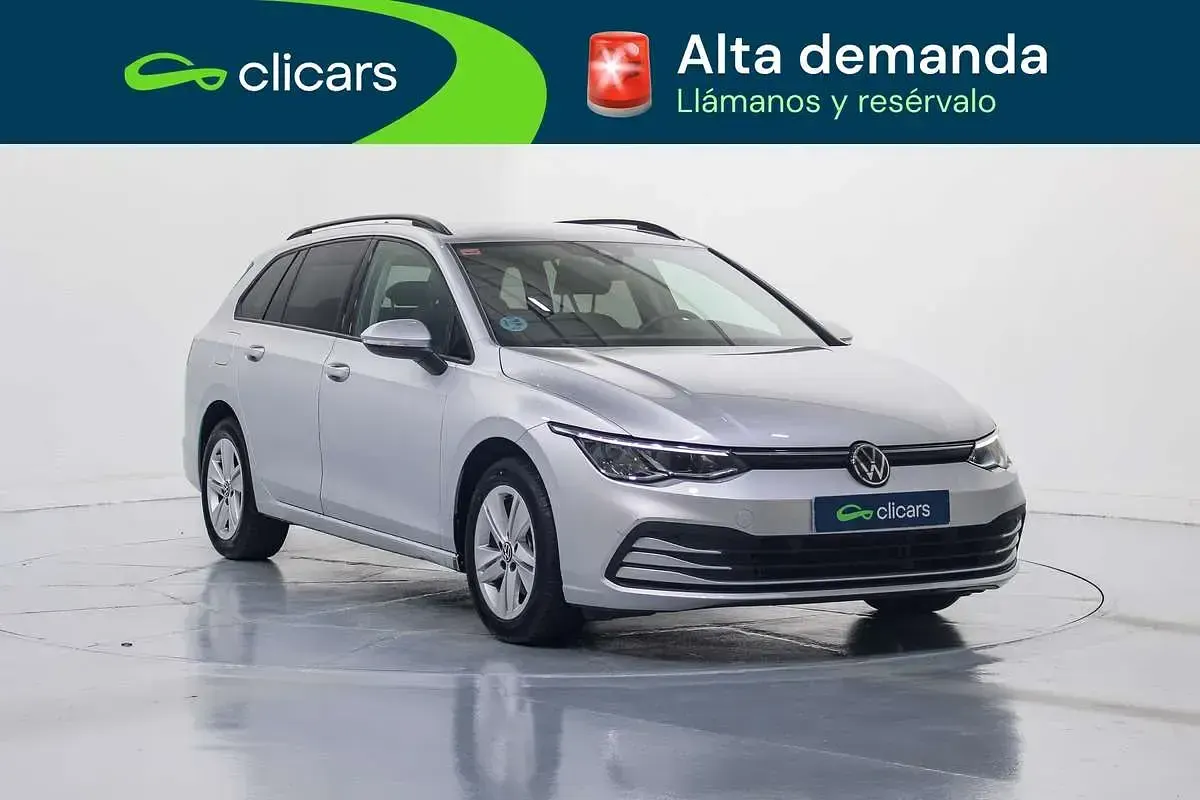 Usado VW Golf VIII Life 110 CV (80 kW) 2021 Plateado Familiar
