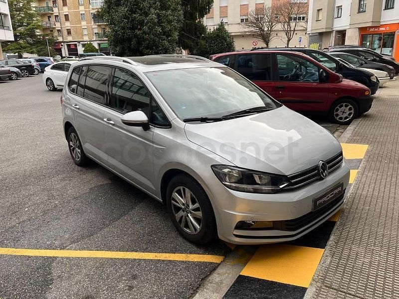 Usado VW Touran Advance 122 CV (89 kW) 2021 Gris / plata Monovolumen