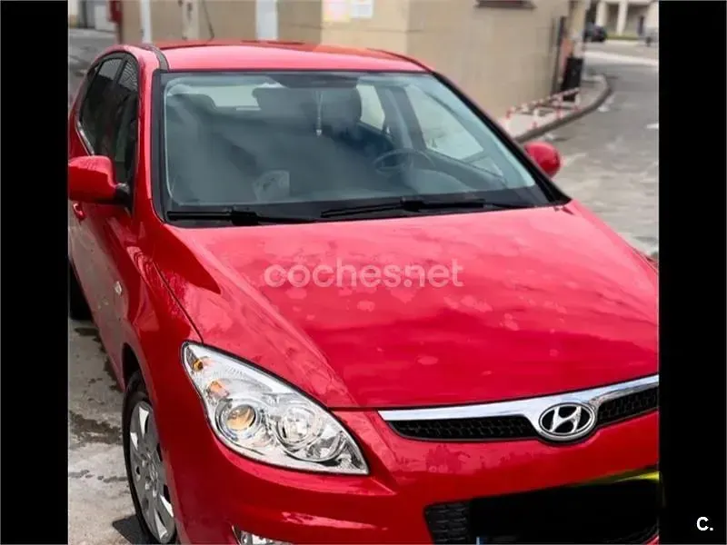 Usado Hyundai i30 Classic 109 CV (80 kW) 2008 Rojo Berlina