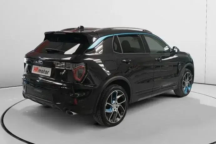 Begagnad Lynk & Co 01 261 HK (191 kW) 2022 SUV